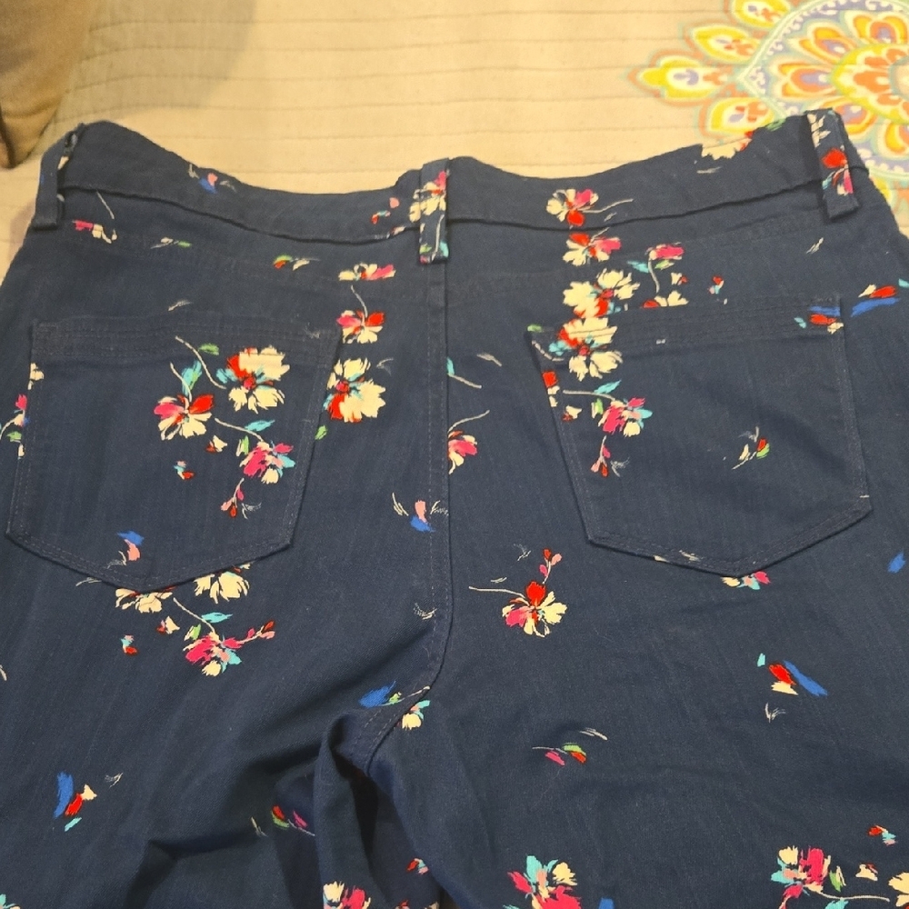 Bandolino Blue Ankle Cropped Stretch Denim Jeans with Floral Print-Size 10 - Picture 9 of 11